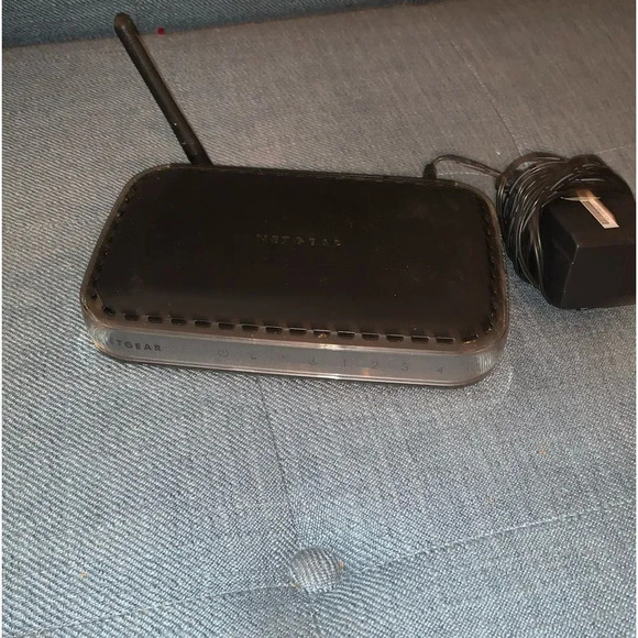 Netgear N150 150 Mbps 4-Port 10/100 Wireless N Router (WNR1000) - Picture 3 of 6